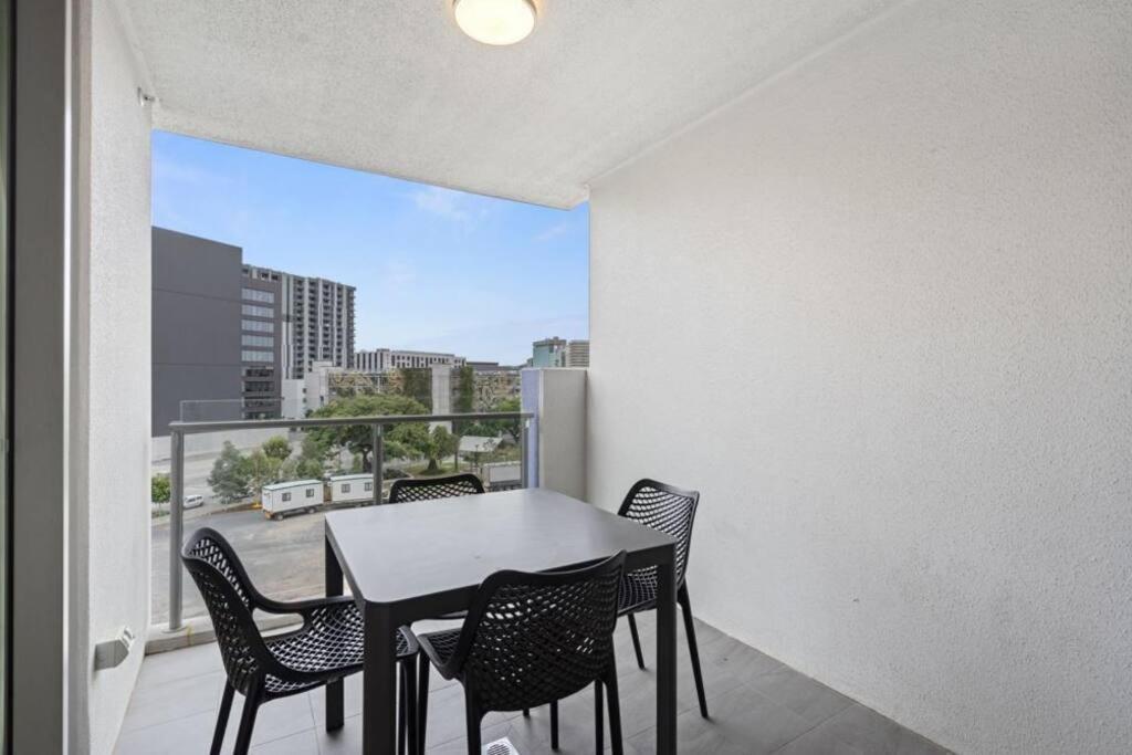 Lovely 2- Bedroom Rental Unit With Free Parking Brisbane Luaran gambar